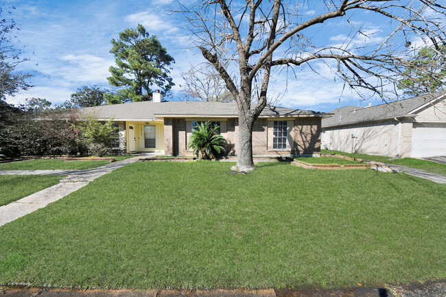 Front of Duplex - 26718 Cypresswood Dr Casa Unidad 26718 Cypresswood Drive