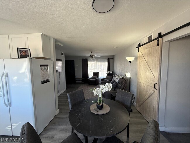 Photo - 7129 Grasswood Dr