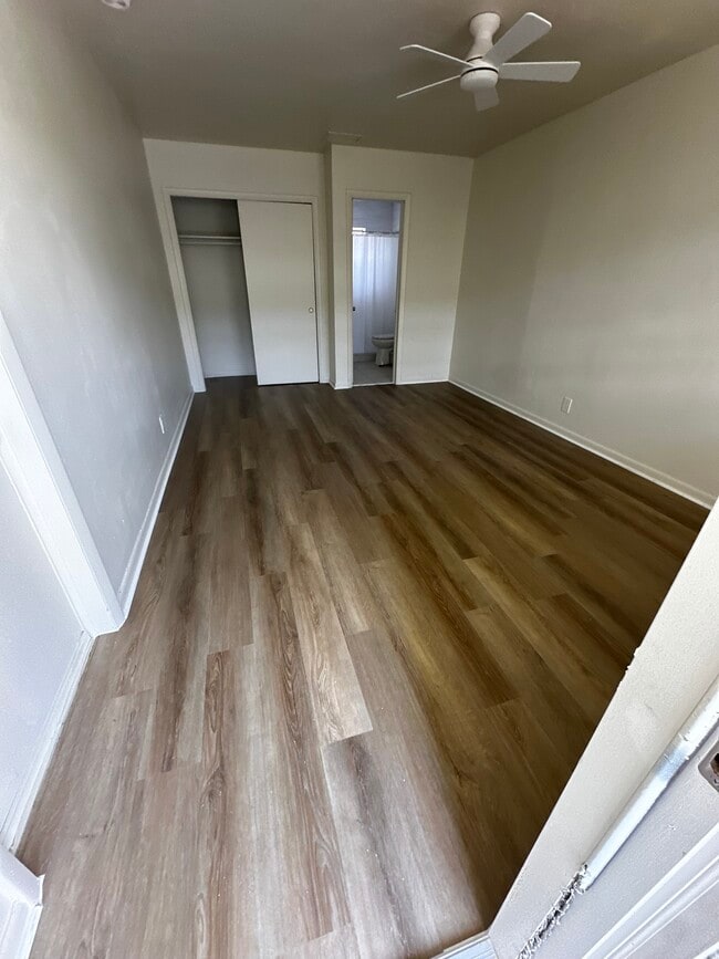 Building Photo - 829 NE 12th Ave Unit #3