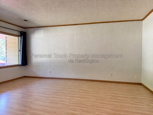 Photo - 718 18th St S