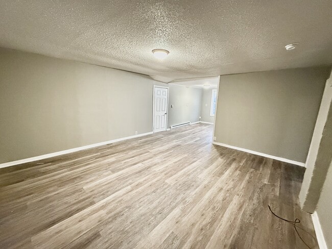 Photo - 733 Dunnigan St