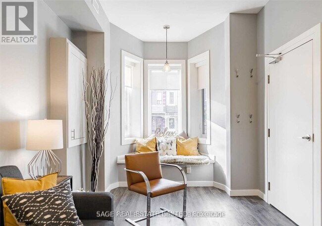 Photo - 247 Lisgar St