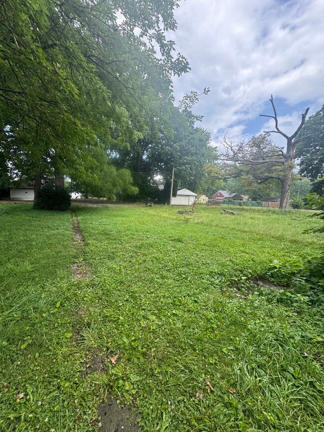 1817 Ridgewood Ave