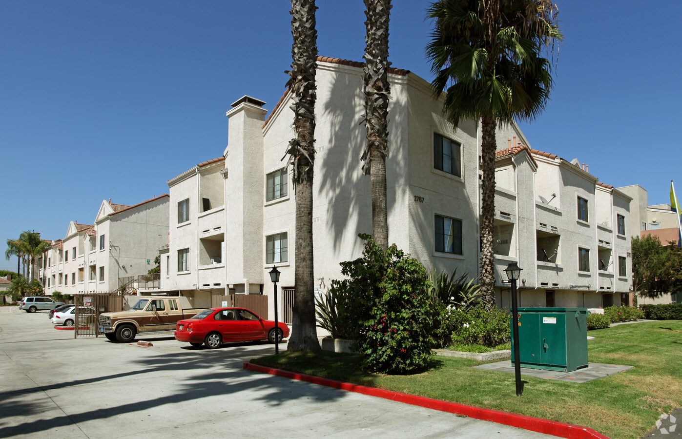 Sunset Plaza Apartments - Sunset Plaza Apartments