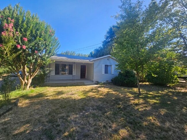 Building Photo - Available now in Upper Lake Rental