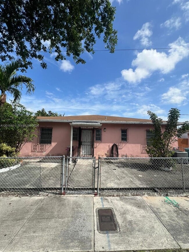 Building Photo - 301 NW 35th Ave Unit 301