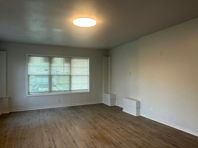 Building Photo - 1011 Ave Of Pines Unit Front