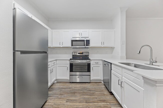 1BD, 1BA - 810SF - Kitchen