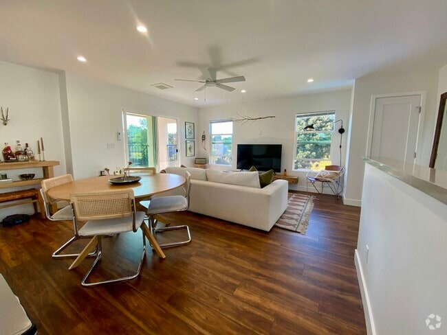 Building Photo - 2924 32nd St Unit 2924 32nd Street Rental