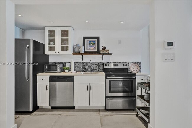 Photo - 5401 Collins Ave Unit 138