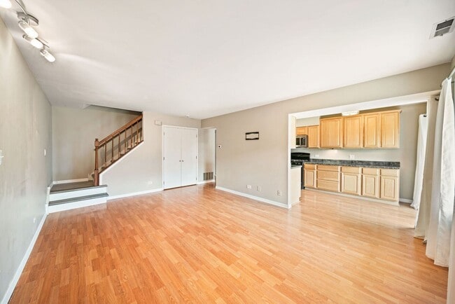 Photo - 425 Harrison Ct