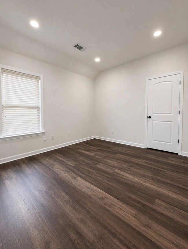 Photo - 705 Evanwood Dr