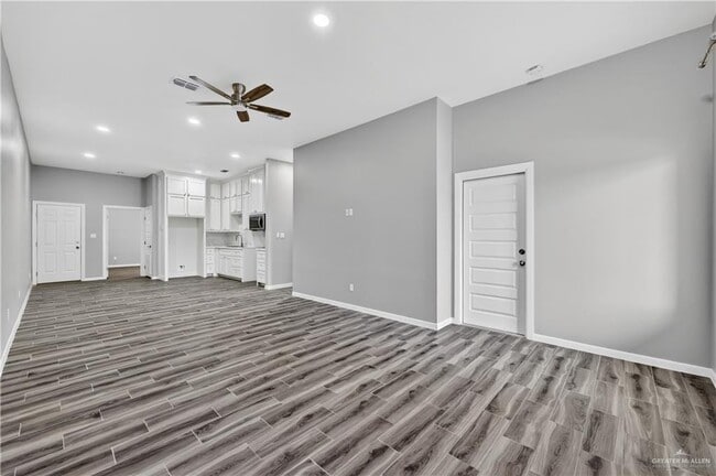 Photo - 17 E 25th St