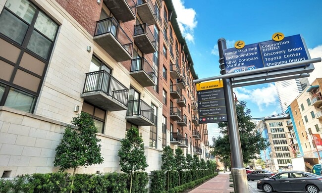 Building Photo - 500 Crawford St