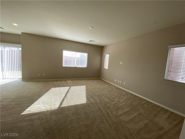 Building Photo - 8033 Ancient Oaks Ave