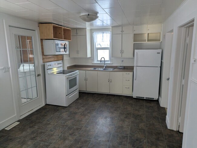 Photo - 1616-1102 102 Ave