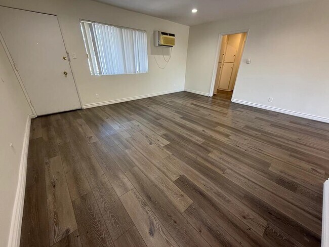 536 N Sweetzer Ave Unit 17