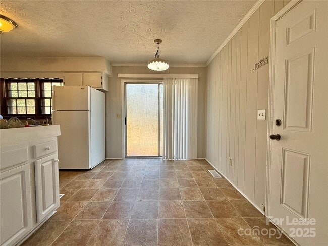 Photo - 1552 Airport Rd