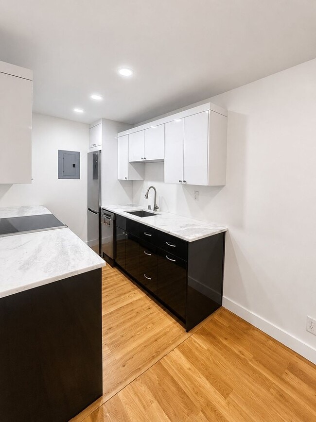 Photo - 2bd/1ba Seattle Condo Unit 104