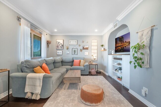 Photo - 2736 B St Unit 204