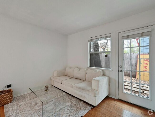 Building Photo - 1110 W 22nd St Unit 7 Rental