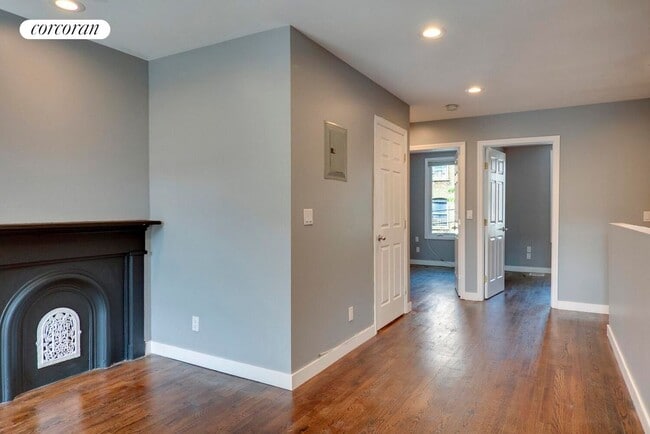 Photo - 475 Van Buren St