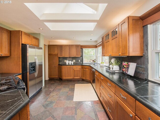 Photo - 6400 SW Vermont St