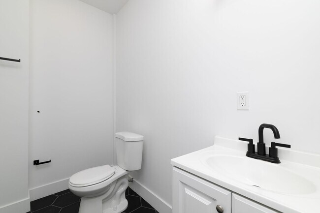 3033 W Diamond St Unit 1
