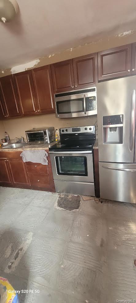 Building Photo - 88-25 Lyman St Rental