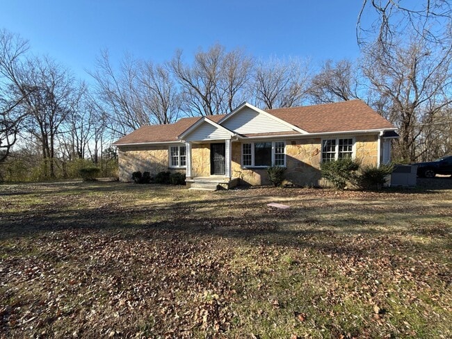 Building Photo - 1699 Eastland Ave