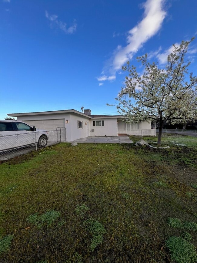 Building Photo - HOUSE