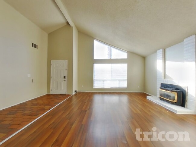 Photo - 1104 Waxwing Ln