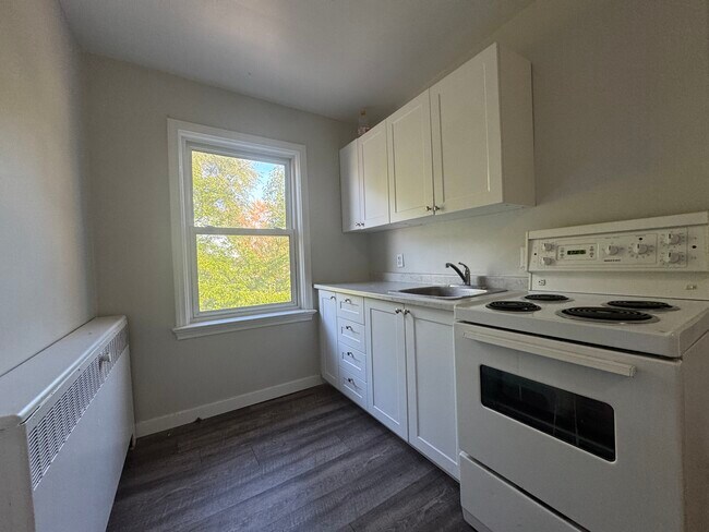 Photo - 1 Bedroom 1 Bathroom! Unit 10