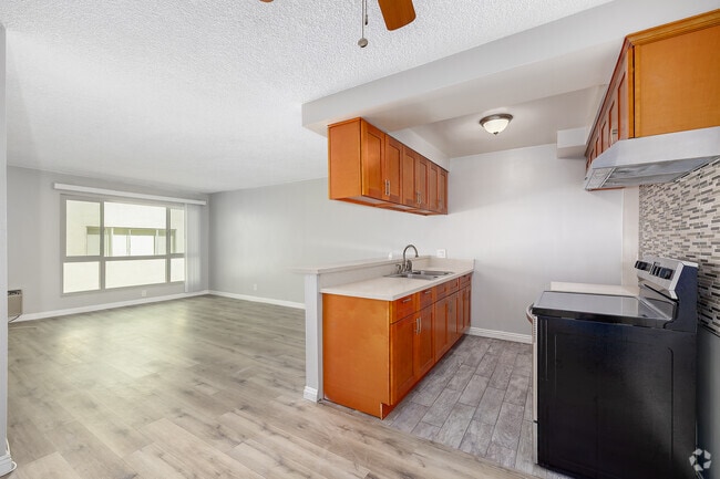 Interior Photo - 464 S. Berendo St.