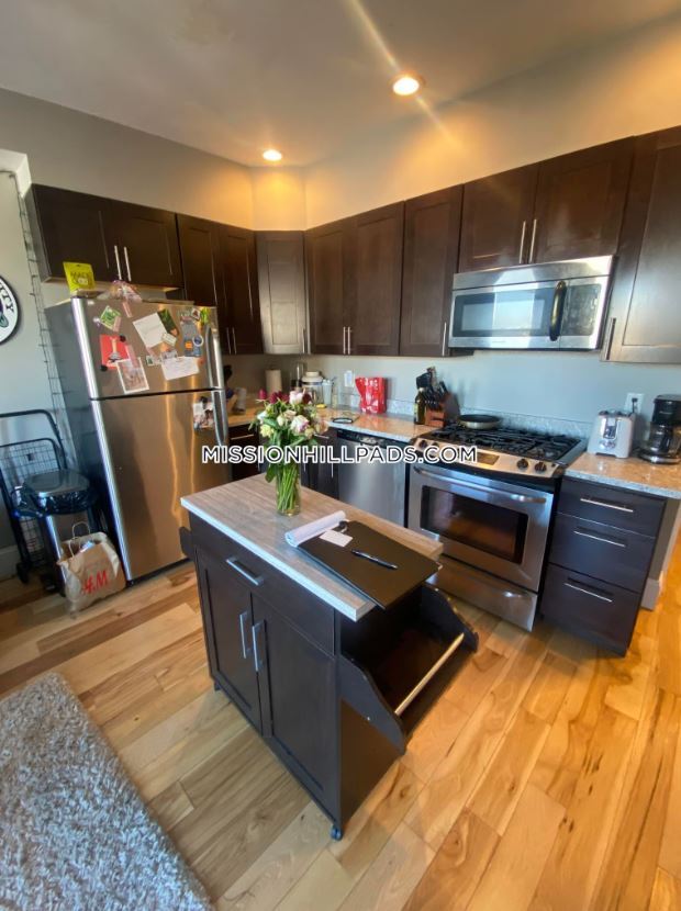 Photo - 180 Hillside St