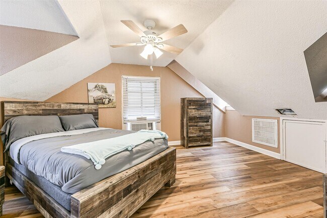 Photo - 1421 Winnie St