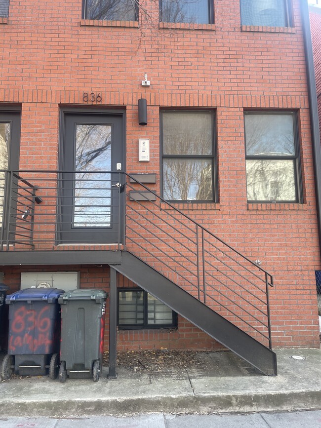 Photo - 836 Lamont St NW Unidad A Rental