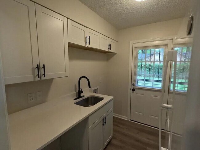 3115 Carnes Ave