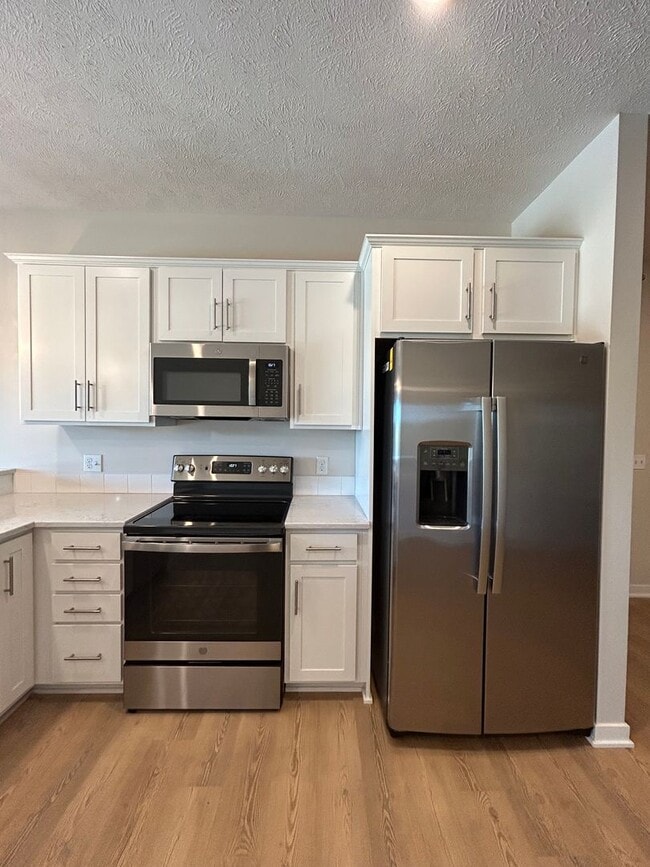 Photo - Elkhorn Landing Rentals (20605 Elkhorn Dr.) Unidad #203