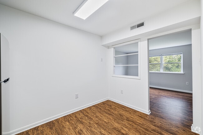 2BR, 1BA 768SF - Platinum - DIning