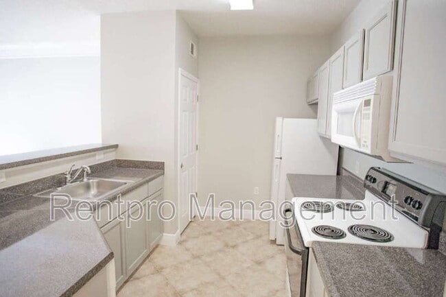 Photo - 4802 51st St W Unidad #307