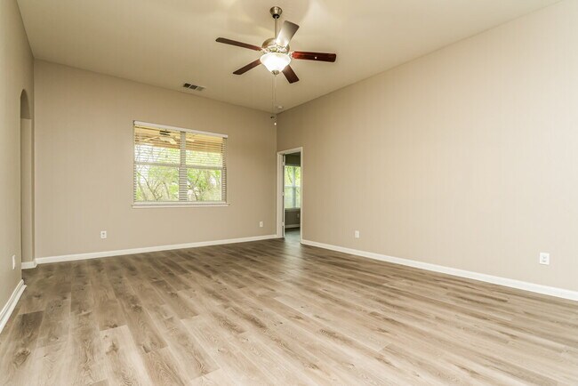 Photo - 1613 Mesquite Ln