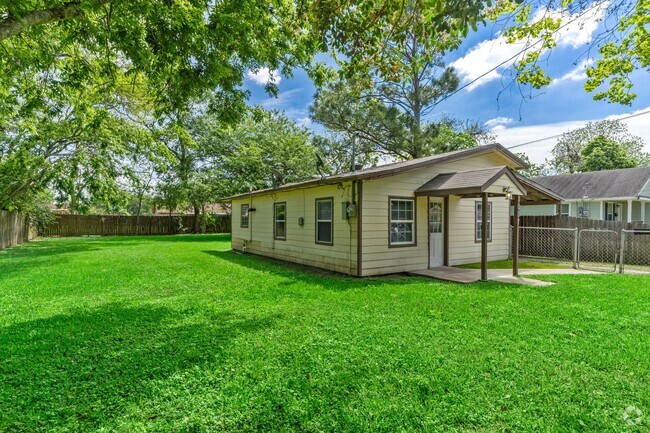 Building Photo - Cute! Cute! Cute! 2 Bedroom 1 Bath Home wi...