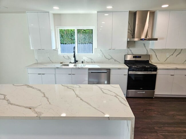 Photo - 12948 Lull St