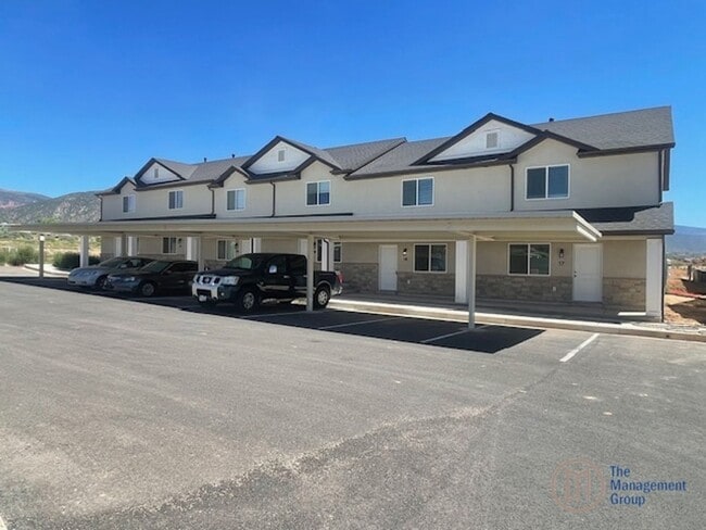Building Photo - Cedar City Townhome!