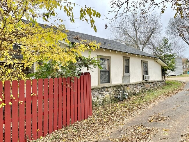 Photo - 104 Selma St