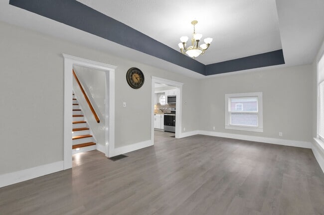 1407 Felix St