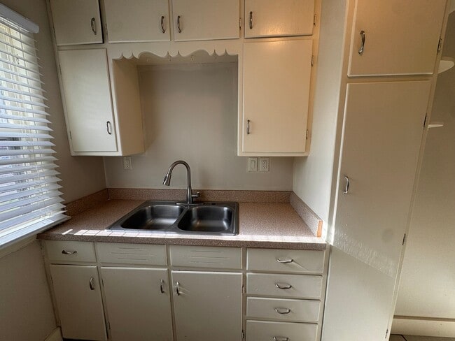 Photo - 2735 Alpha St Unit 2