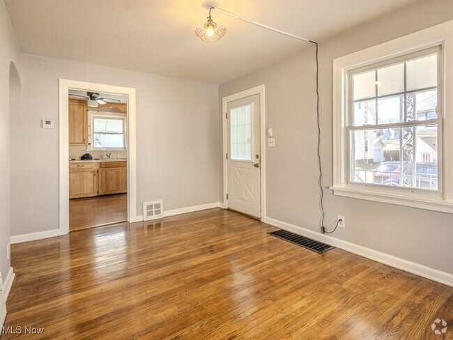 Building Photo - 1142 Arlington Ave SW Rental