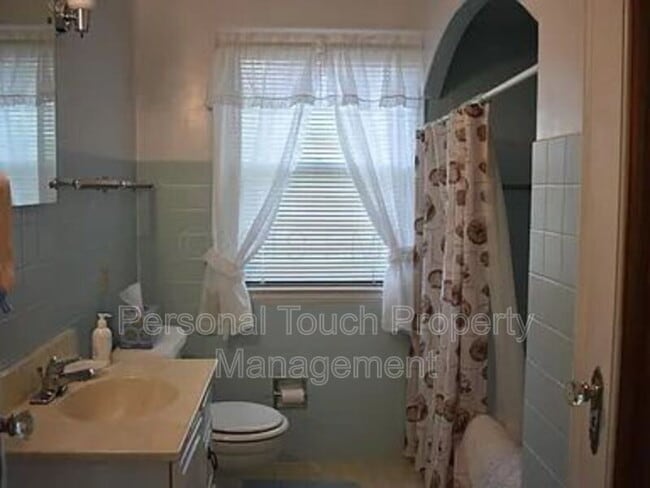 Photo - 704 8th St S
